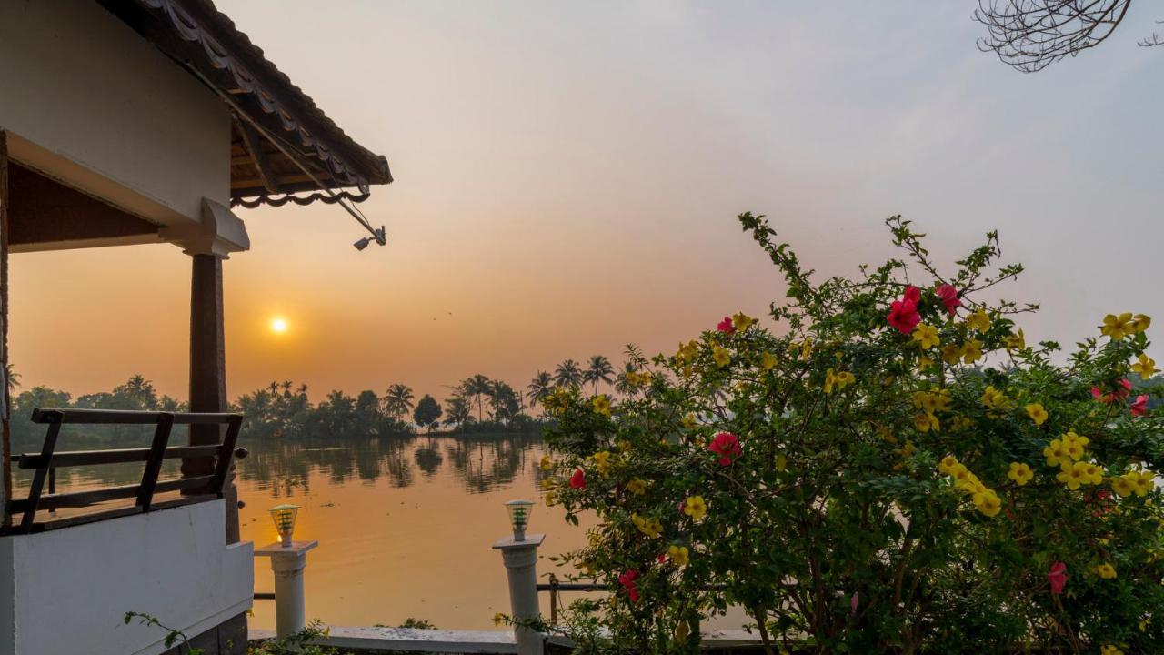 فندق وارمث ليك هافن Alappuzha المظهر الخارجي الصورة